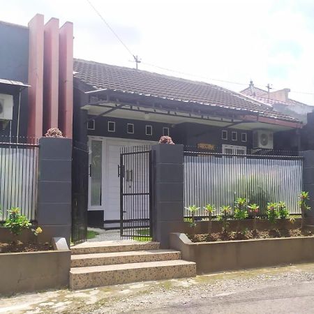 Endah Homestay Syariah Purwokerto Exterior foto
