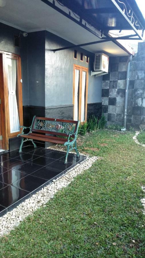 Endah Homestay Syariah Purwokerto Exterior foto